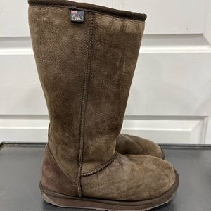 EMU Australian sheepskin boots Size 7
